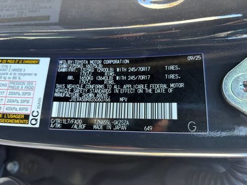 Used 2025 Toyota 4Runner SR5 AWD/4WD image 21