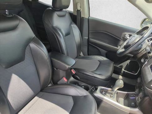 Used 2017 Jeep Compass Latitude w/ Popular Equipment Group FWD image 22