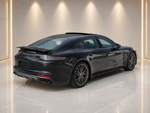 Used 2023 Porsche Panamera image 3