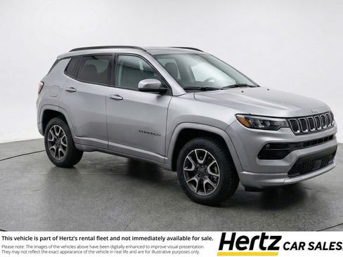 Used 2025 Jeep Compass Trailhawk image 1