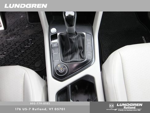 Used 2022 Volkswagen Tiguan SE R-Line image 27