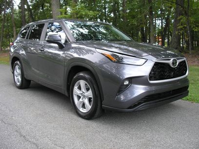 Used 2023 Toyota Highlander LE