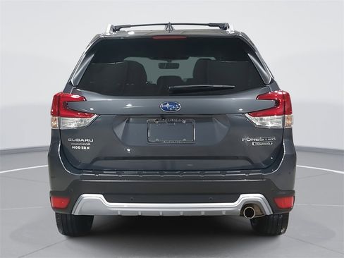 Used 2022 Subaru Forester Touring image 6