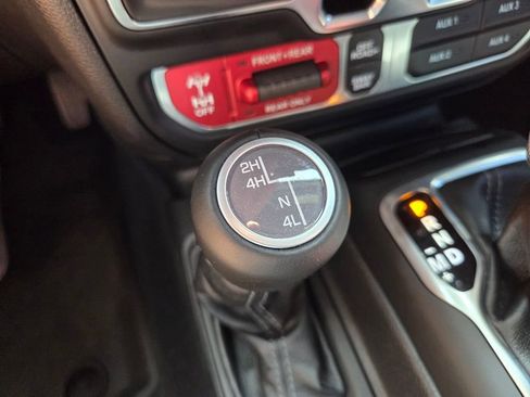 Used 2024 Jeep Wrangler Unlimited Rubicon w/ Technology Group AWD/4WD image 29