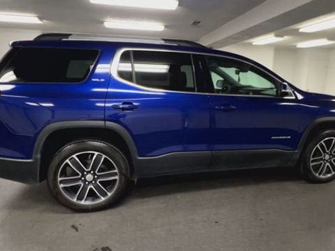 Certified 2023 GMC Acadia SLT w/ Technology Package image 9