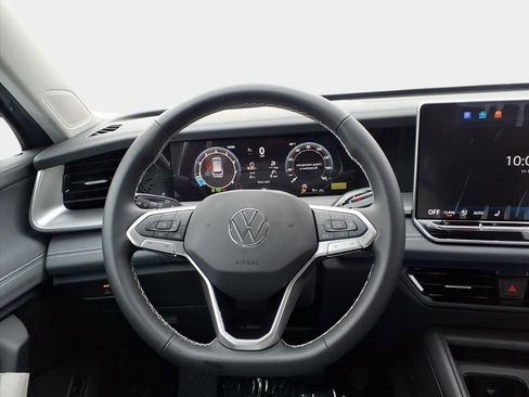 New 2026 Volkswagen Tiguan SE image 11