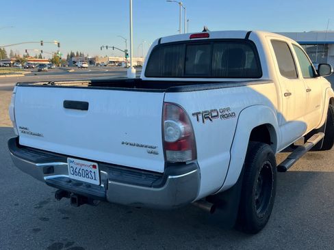 Used 2015 Toyota Tacoma PreRunner image 2
