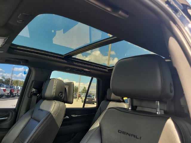 Used 2021 GMC Yukon Denali w/ Denali Ultimate Package AWD/4WD image 24