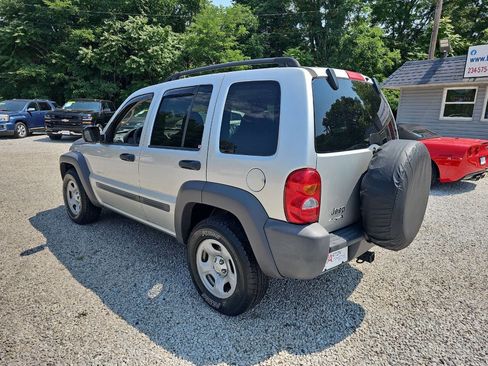 Used 2004 Jeep Liberty Sport w/ PWR Convenience Group AWD/4WD image 3