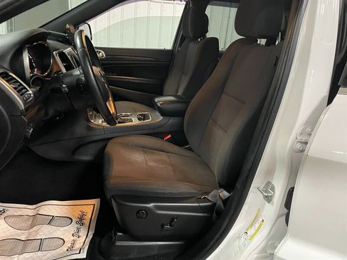 Used 2019 Jeep Grand Cherokee Laredo w/ Security & Convenience Group image 15