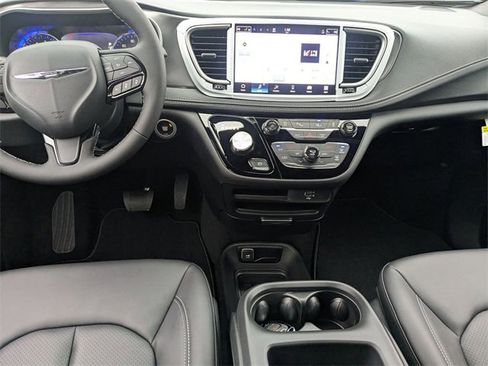 New 2026 Chrysler Pacifica Select image 24