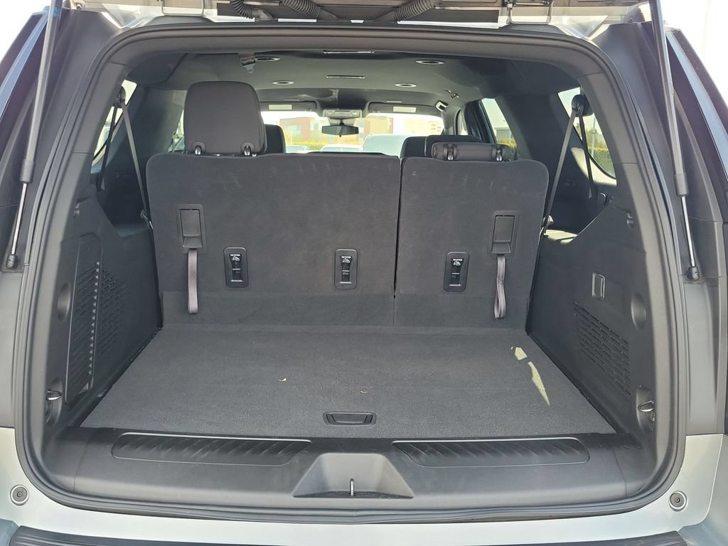 Used 2026 Chevrolet Suburban LS RWD image 25