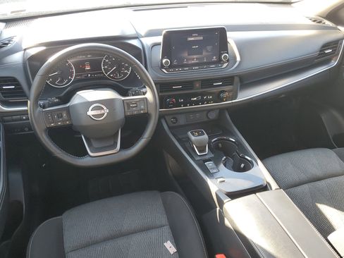 Used 2025 Nissan Rogue SV image 11