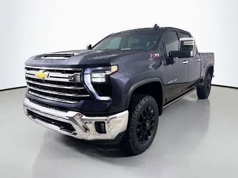Used 2024 Chevrolet Silverado 3500 LTZ image 3