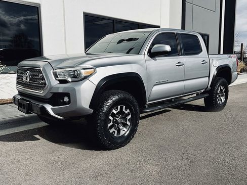 Used 2016 Toyota Tacoma TRD Off-Road image 18