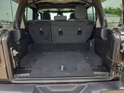 Used 2025 Jeep Wrangler Unlimited Sahara w/ Safety Group AWD/4WD image 25