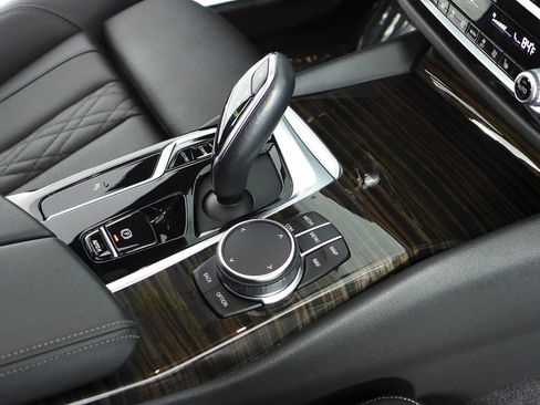 Used 2022 BMW 530i w/ Convenience Package image 15