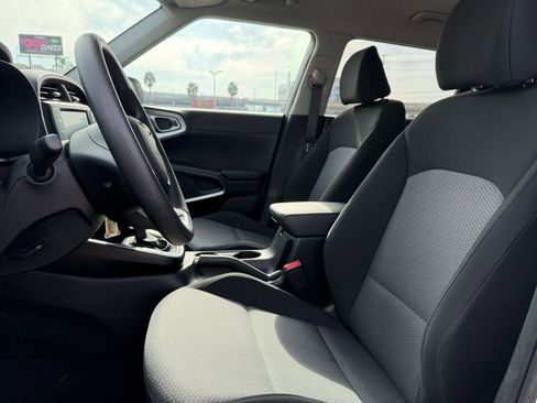 Used 2025 Kia Soul LX w/ LX Technology Package image 24