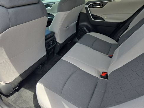 Used 2022 Toyota RAV4 XLE w/ Convenience Package FWD image 11