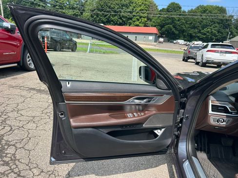 Used 2020 BMW 750i xDrive AWD/4WD image 16