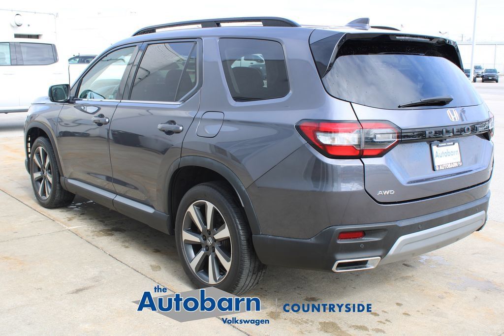 Used 2023 Honda Pilot Touring image 4