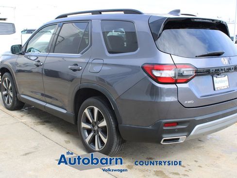 Used 2023 Honda Pilot Touring image 4