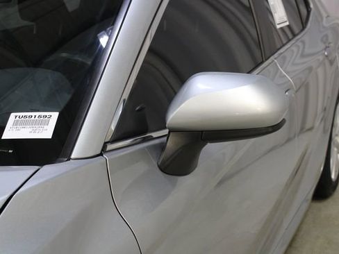 Used 2018 Toyota Camry LE image 32