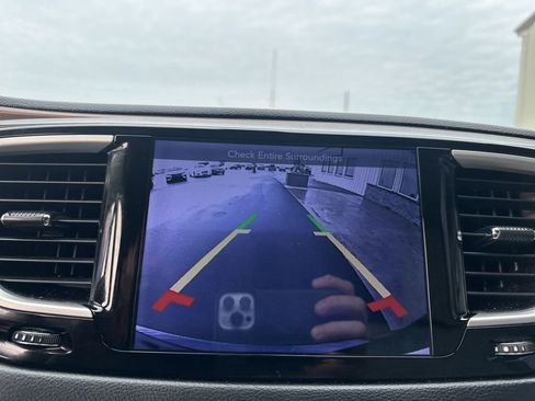 Used 2017 Chrysler Pacifica Touring image 17