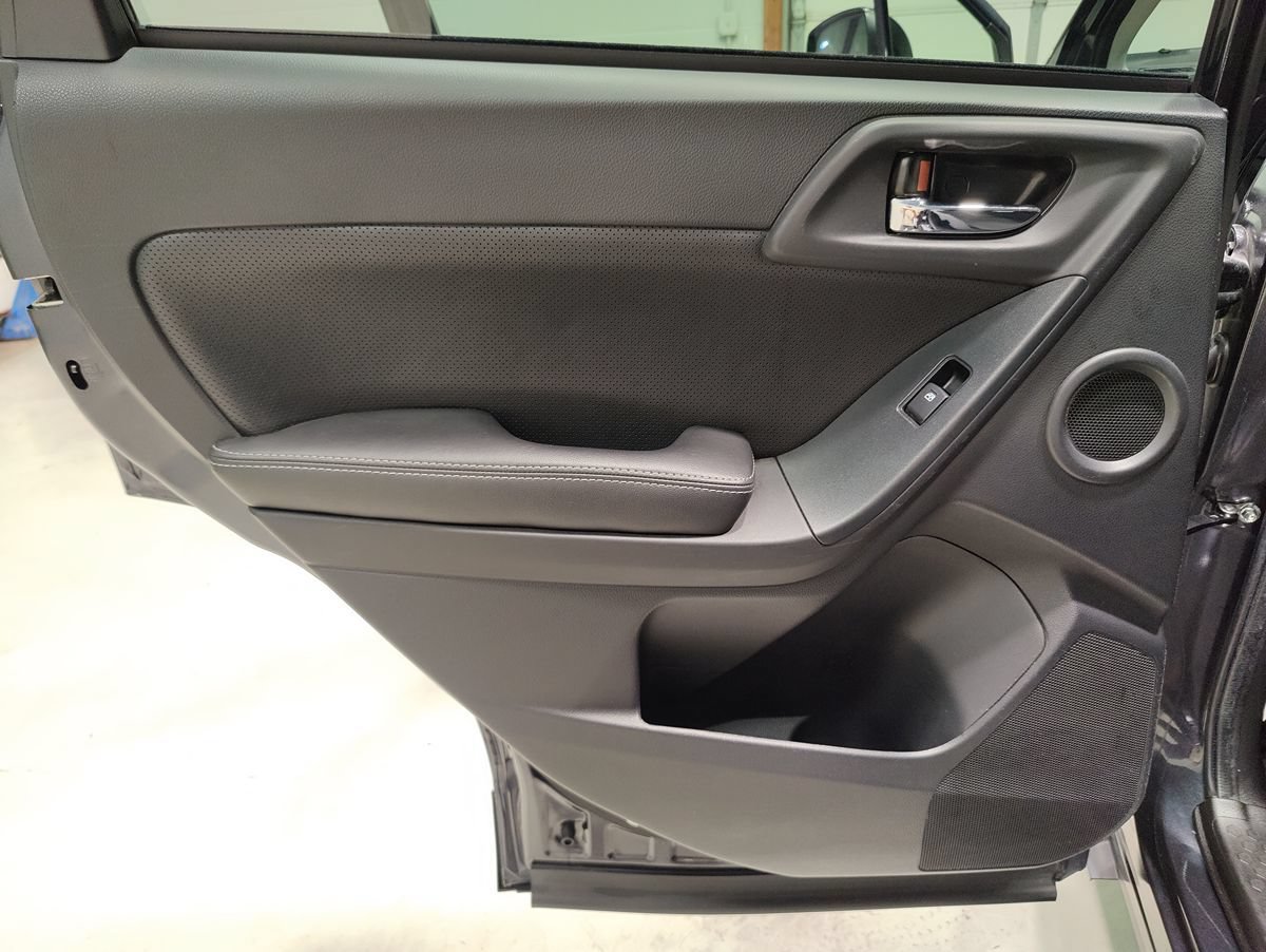Used 2015 Subaru Forester 2.0XT Touring w/ Eyesight & Navigation System AWD/4WD image 38