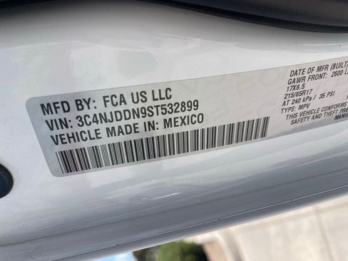 Used 2025 Jeep Compass Trailhawk image 12