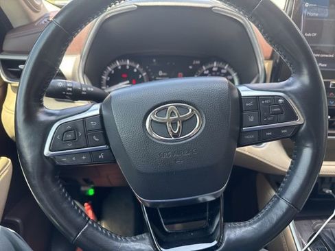 Used 2021 Toyota Highlander Platinum AWD/4WD image 9