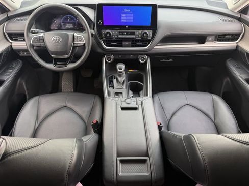 Used 2024 Toyota Grand Highlander Limited FWD image 10