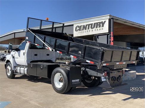 Used 2022 Ford F750 2WD Regular Cab Super Duty image 9