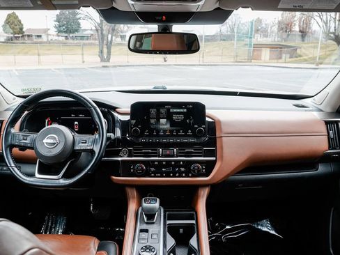 Used 2022 Nissan Pathfinder Platinum w/ Lighting Package (N93) image 12