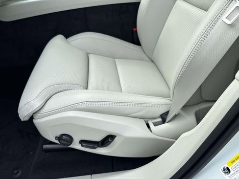 New 2026 Volvo XC60 B5 Ultra w/ Climate Package image 21
