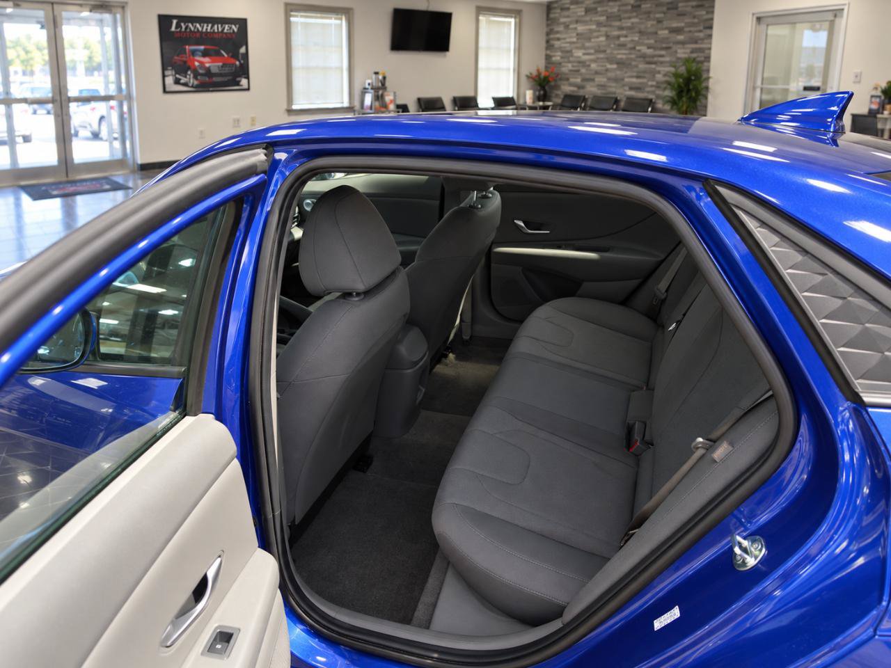 Used 2024 Hyundai Elantra SE FWD image 14