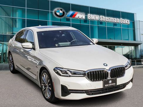 Certified 2023 BMW 530e w/ Premium Package image 3