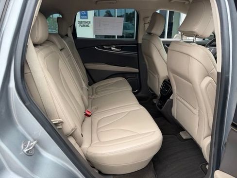 Certified 2022 Lincoln Nautilus FWD w/ Premium Package image 21