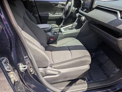 Used 2020 Toyota RAV4 XLE image 18