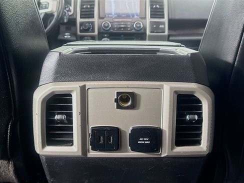 Used 2017 Ford F150 Lariat image 31