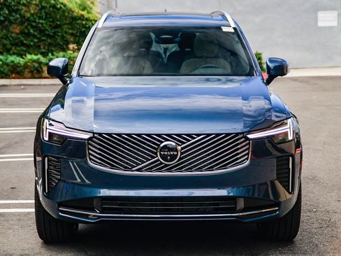 New 2026 Volvo XC90 B5 Plus w/ Protection Package AWD/4WD image 2
