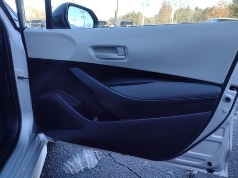 Used 2025 Toyota Corolla LE image 21