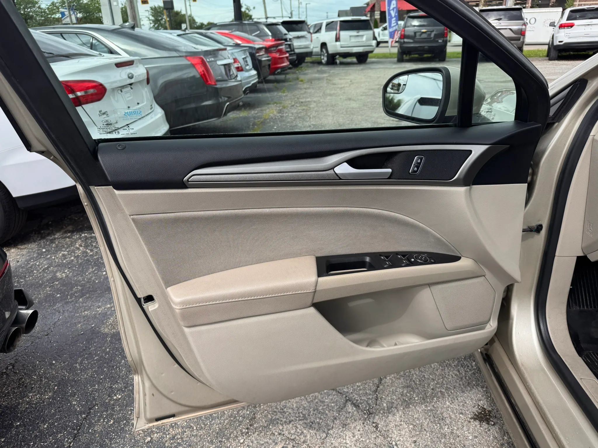 Used 2018 Ford Fusion SE w/ Fusion SE Technology Package FWD image 10