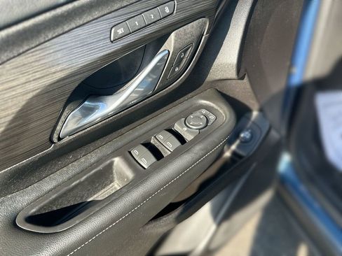 Used 2024 GMC Terrain SLT w/ Elevation Edition image 15