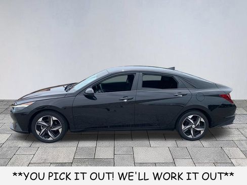 Used 2023 Hyundai Elantra SEL w/ Convenience Package FWD image 4