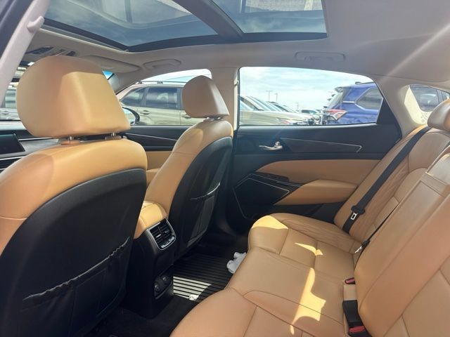 Used 2020 Kia Cadenza Limited FWD image 7