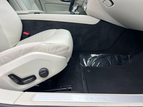 Used 2020 Volvo S60 T5 Momentum FWD image 36