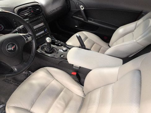 Used 2009 Chevrolet Corvette Coupe w/ Preferred Equipment Group RWD image 9