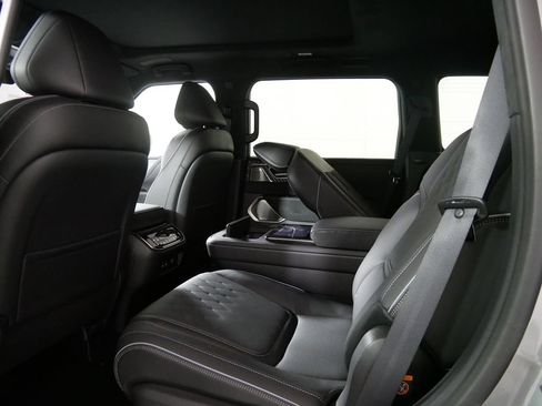 New 2026 INFINITI QX80 Autograph w/ Premium Cargo Package AWD/4WD image 13