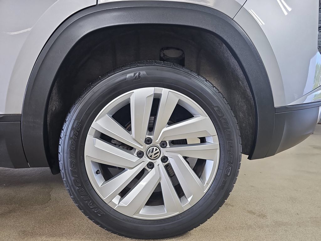 Used 2020 Volkswagen Atlas Cross Sport SE w/ Panoramic Sunroof Package FWD image 40